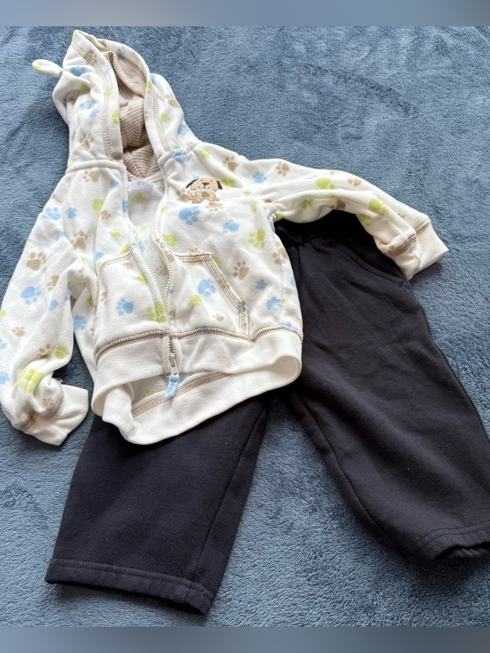 Gymboree fleece sweatpants black and Carters zip up fleece sweatshirt baby boy